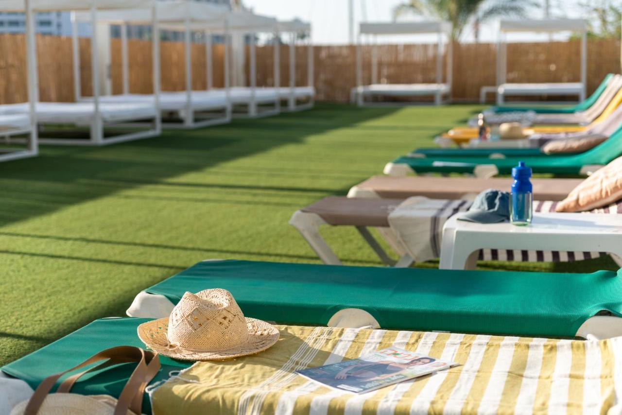 Vert Hotel Eilat By Afi Hotels Zewnętrze zdjęcie Artificial grass on a cruise ship