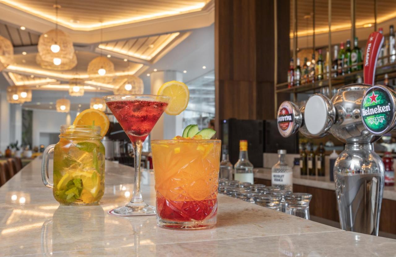 Vert Hotel Eilat By Afi Hotels Zewnętrze zdjęcie Cocktails at the bar